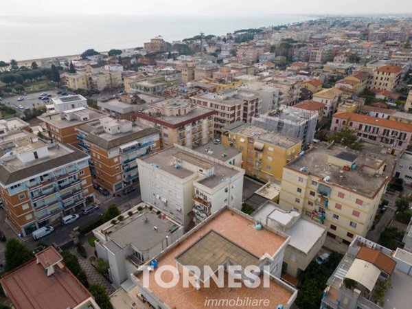 negozio in affitto a Terracina