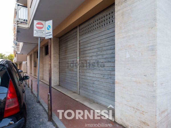 locale commerciale in affitto a Terracina