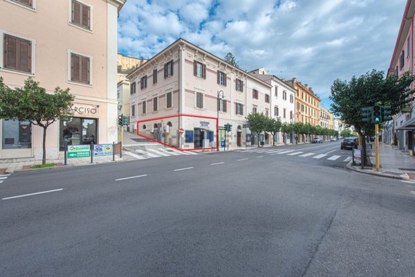 locale commerciale in affitto a Terracina