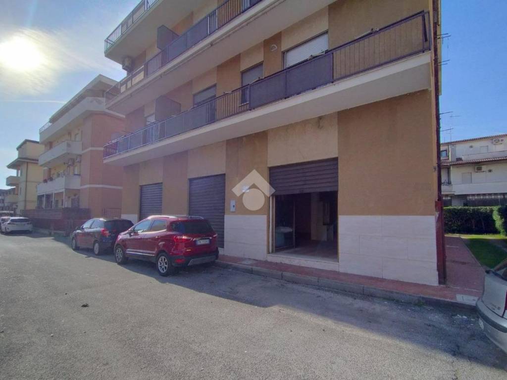 locale commerciale in affitto a Terracina