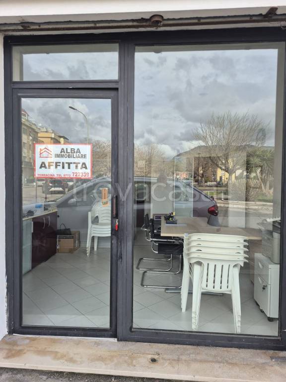 negozio in affitto a Terracina