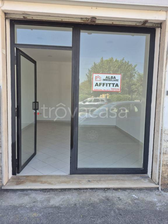 negozio in affitto a Terracina