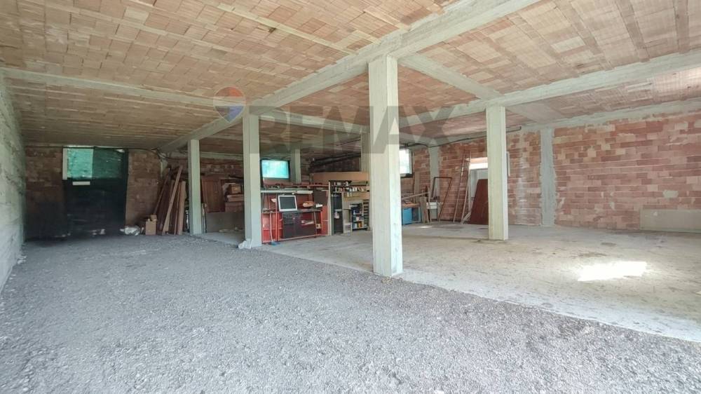 locale commerciale in affitto ad Acquafondata