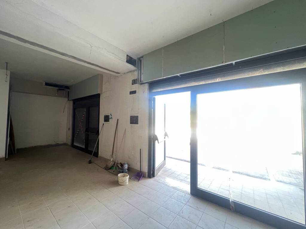 negozio in affitto ad Alatri in zona Tecchiena