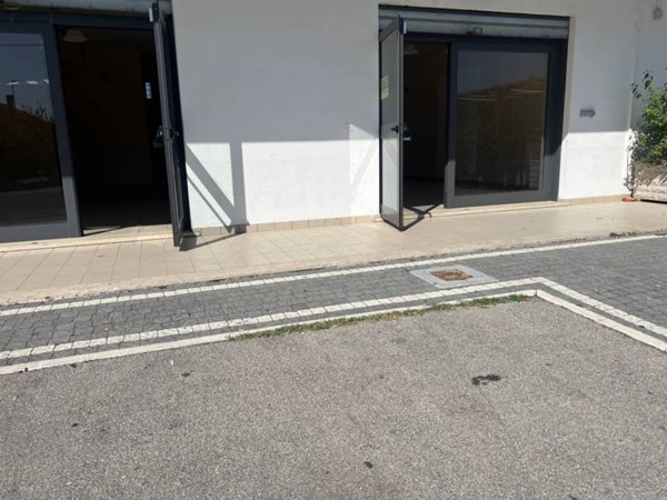 negozio in affitto ad Alatri in zona Tecchiena