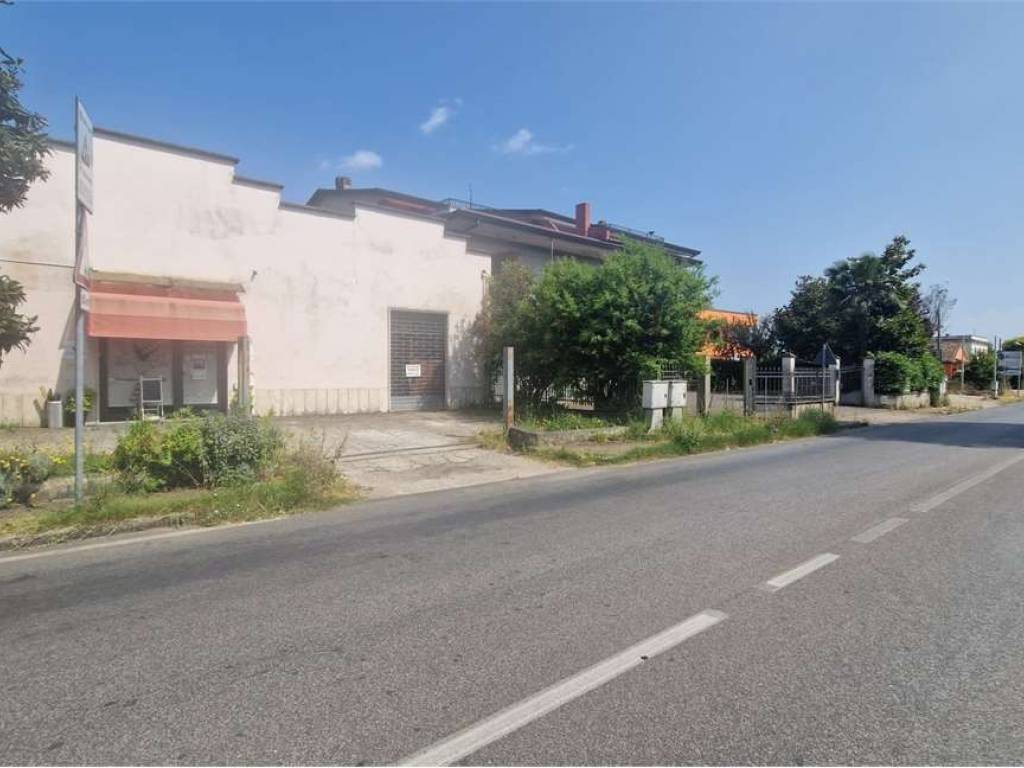 locale commerciale in affitto ad Alatri in zona Tecchiena