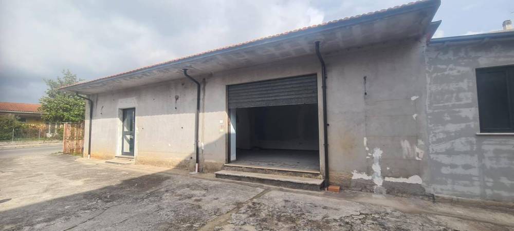 locale commerciale in affitto ad Alatri in zona Tecchiena