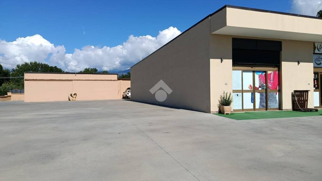 negozio in affitto ad Alatri in zona Basciano