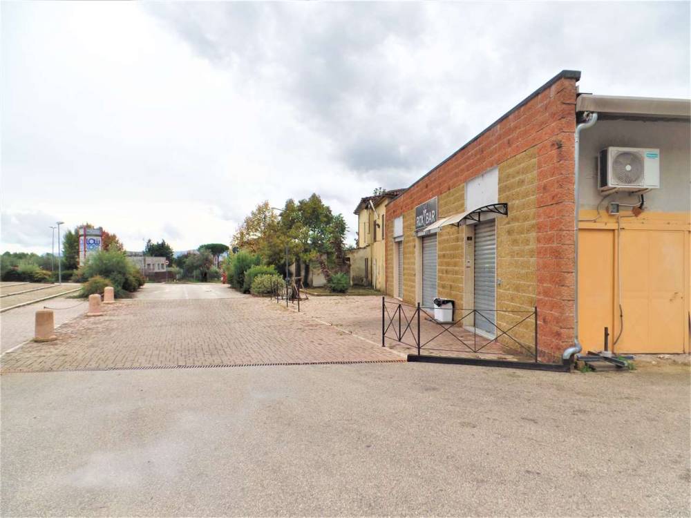locale commerciale in affitto ad Alatri in zona Tecchiena