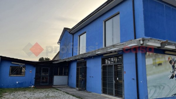 locale commerciale in affitto ad Alatri in zona Tecchiena