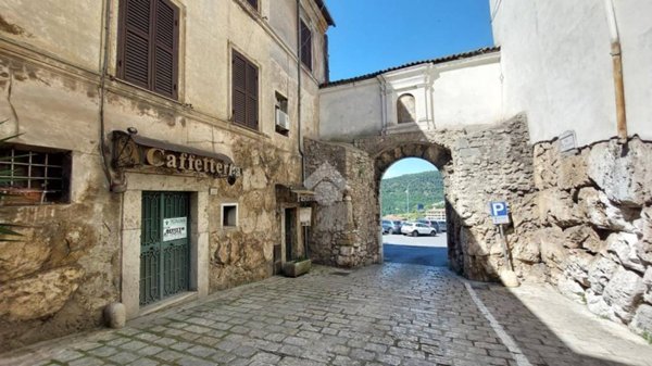 negozio in affitto ad Alatri