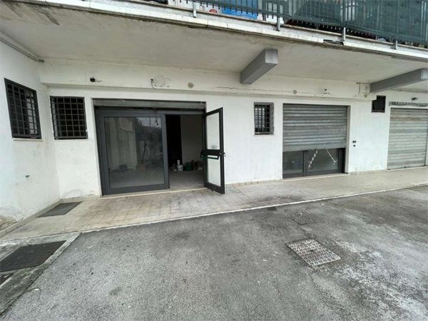 negozio in affitto ad Alatri in zona Tecchiena