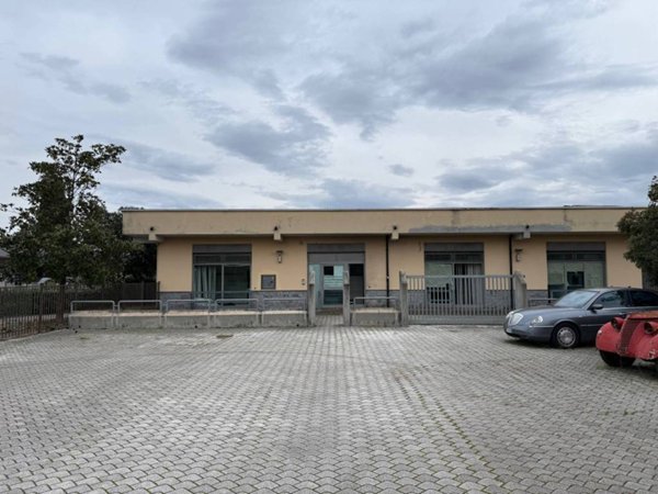 negozio in affitto ad Alatri in zona Tecchiena