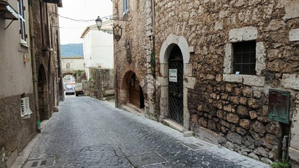 negozio in affitto ad Alatri