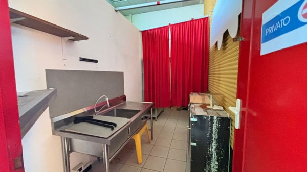 locale commerciale in affitto ad Alatri in zona Tecchiena