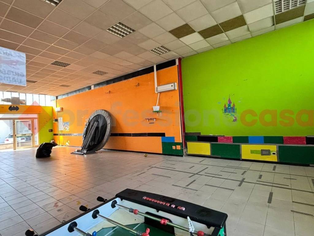 negozio in affitto ad Alatri in zona Tecchiena