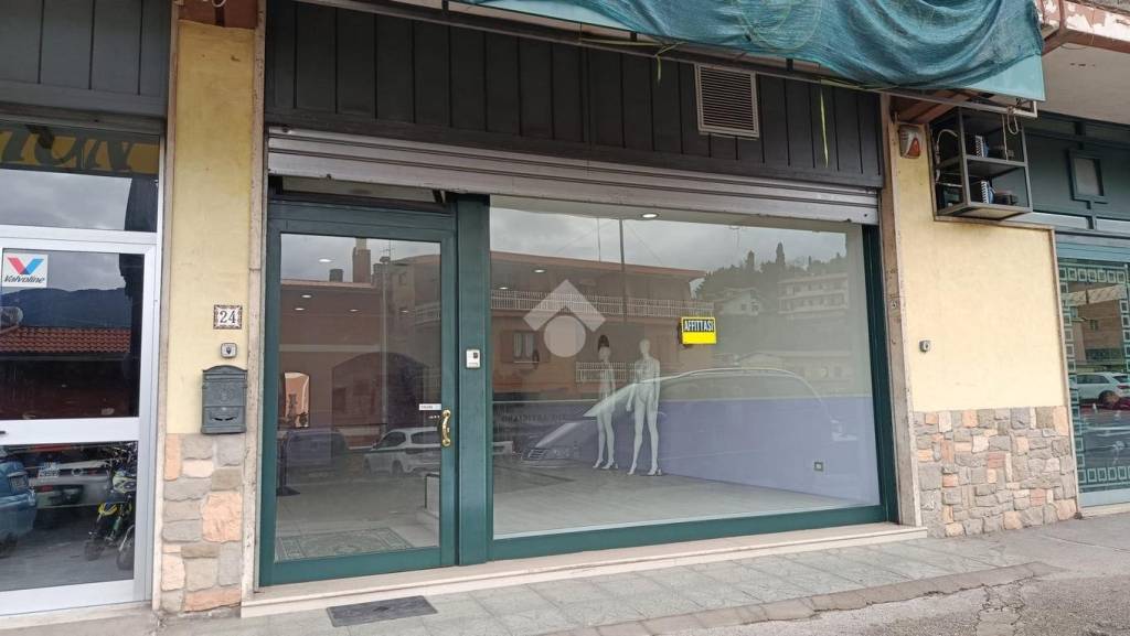 negozio in affitto ad Alatri