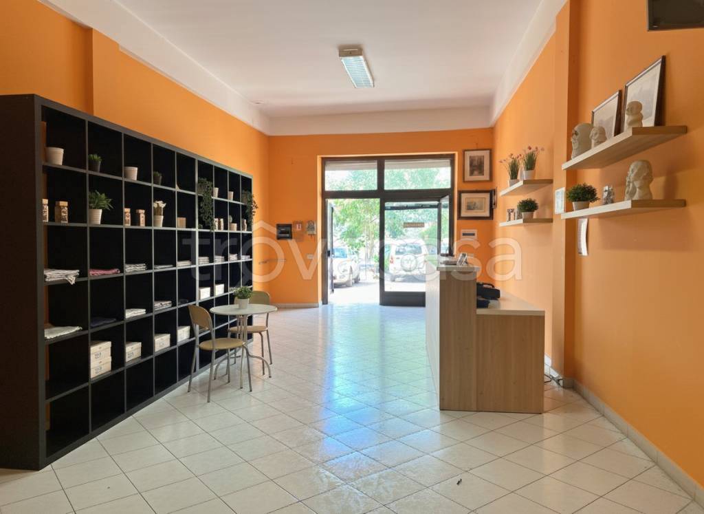 negozio in affitto ad Alatri