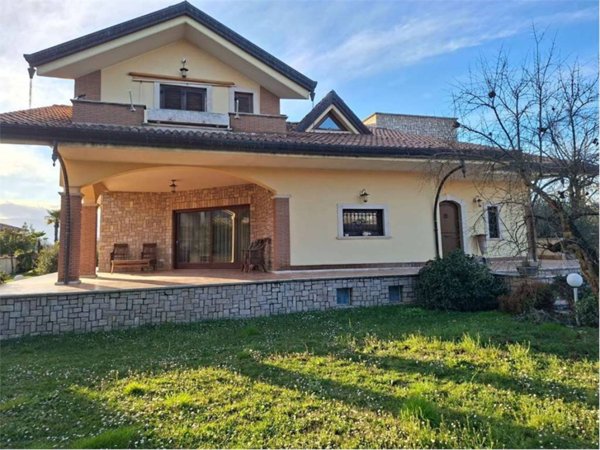 casa indipendente in affitto ad Alatri