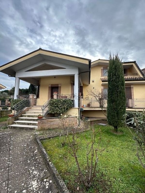 casa indipendente in affitto ad Alatri