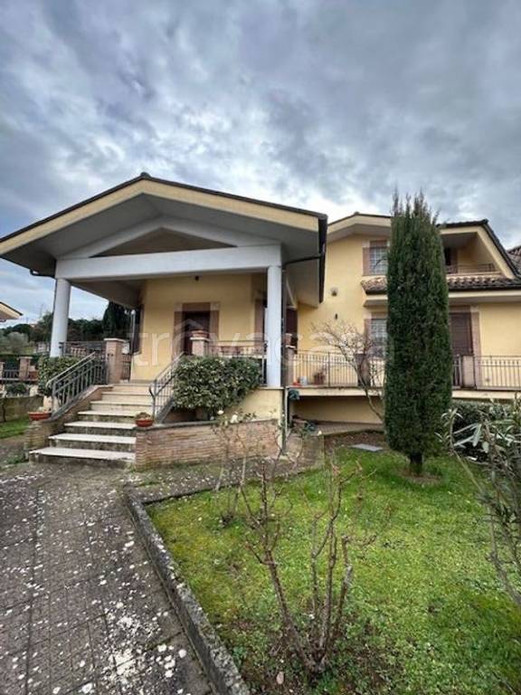 casa indipendente in affitto ad Alatri