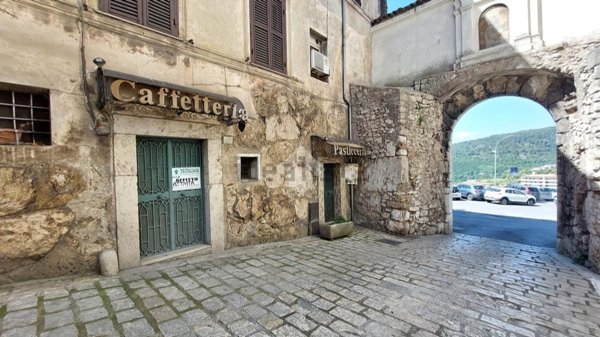 negozio in affitto ad Alatri