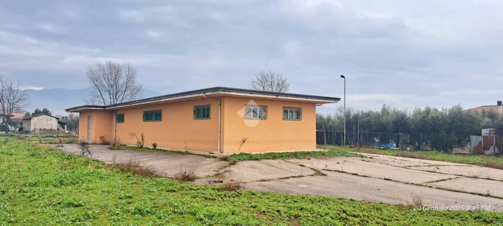 locale commerciale in affitto ad Alatri in zona Tecchiena