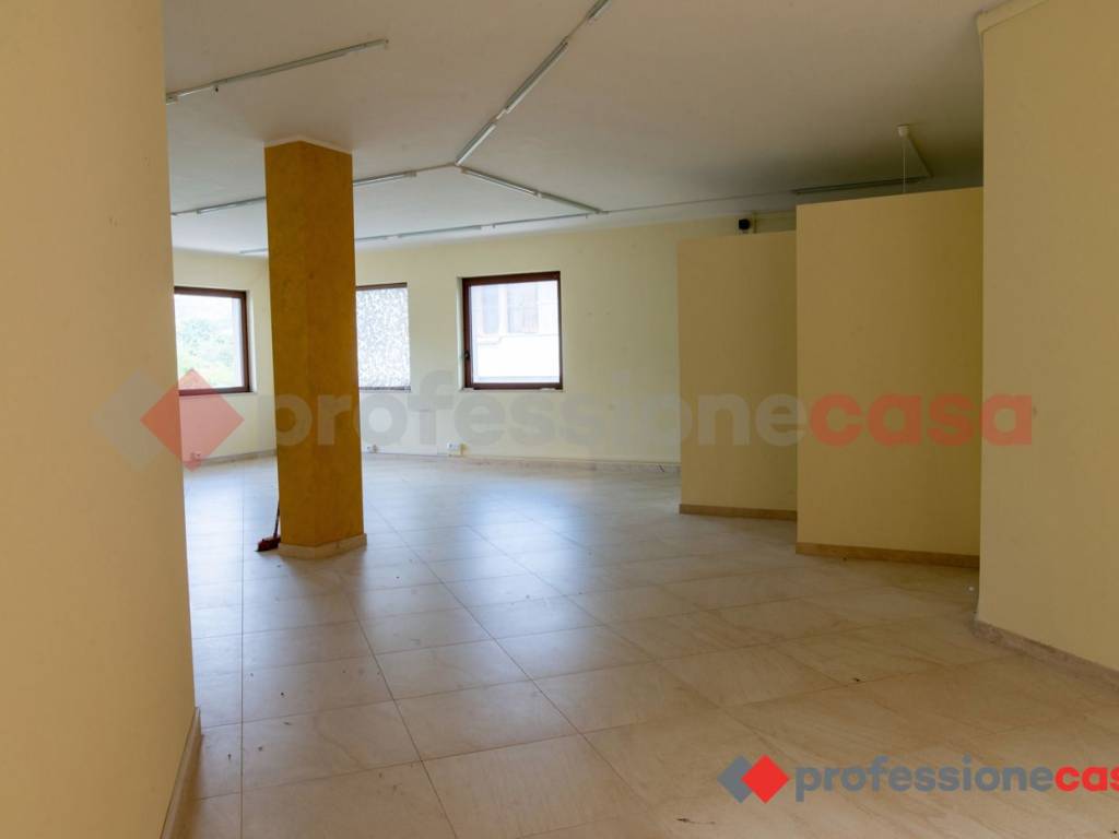 negozio in affitto ad Anagni