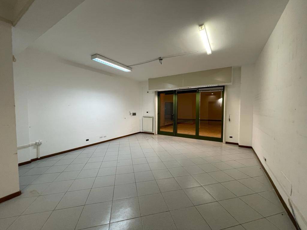 negozio in affitto ad Anagni in zona Osteria della Fontana