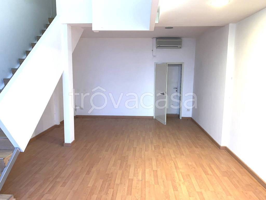 negozio in affitto ad Anagni