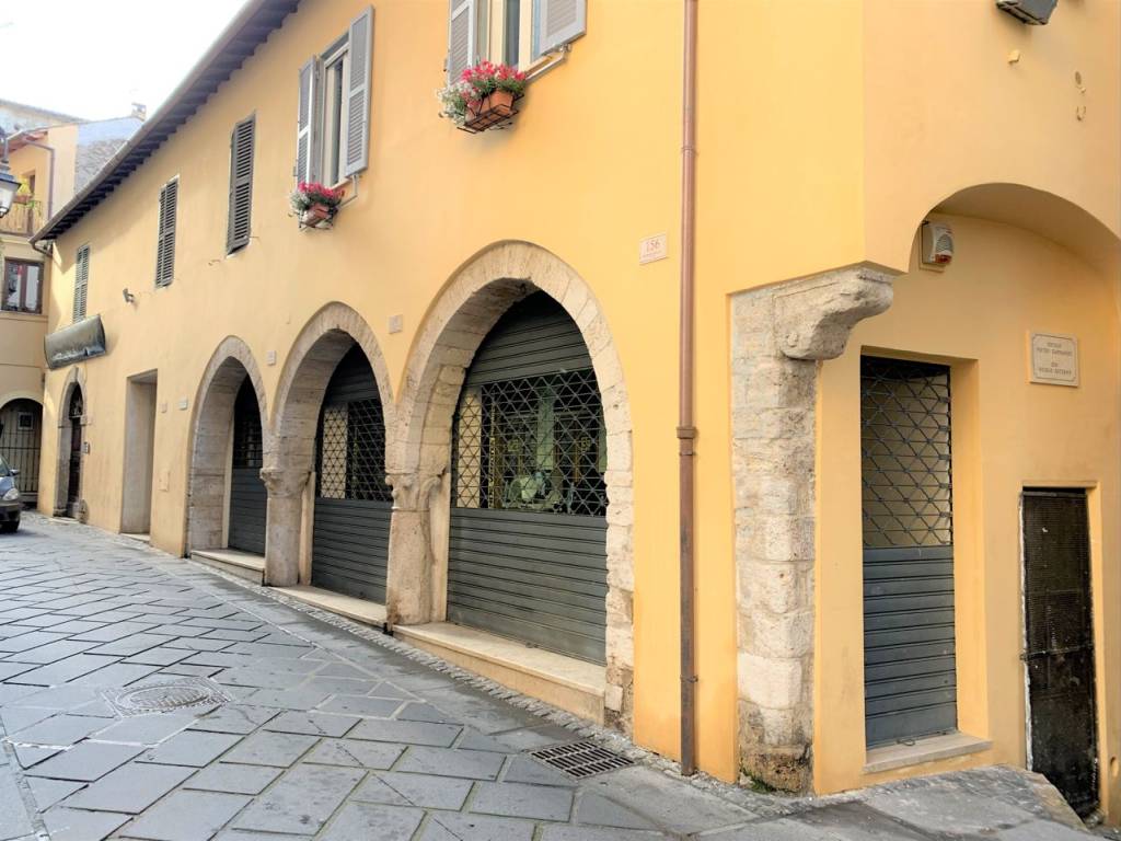 locale commerciale in affitto ad Anagni