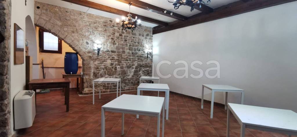 negozio in affitto ad Anagni