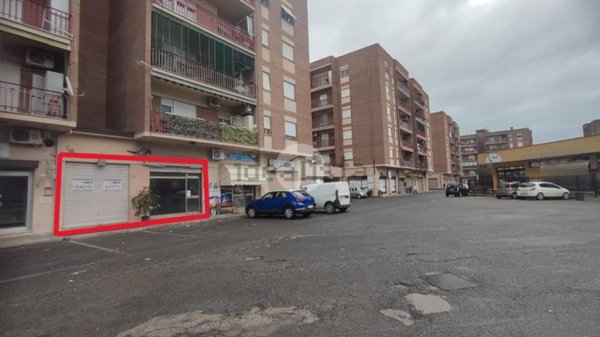 locale commerciale in affitto ad Aquino