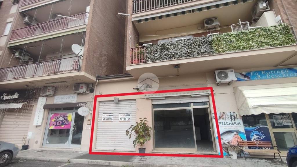 negozio in affitto ad Aquino