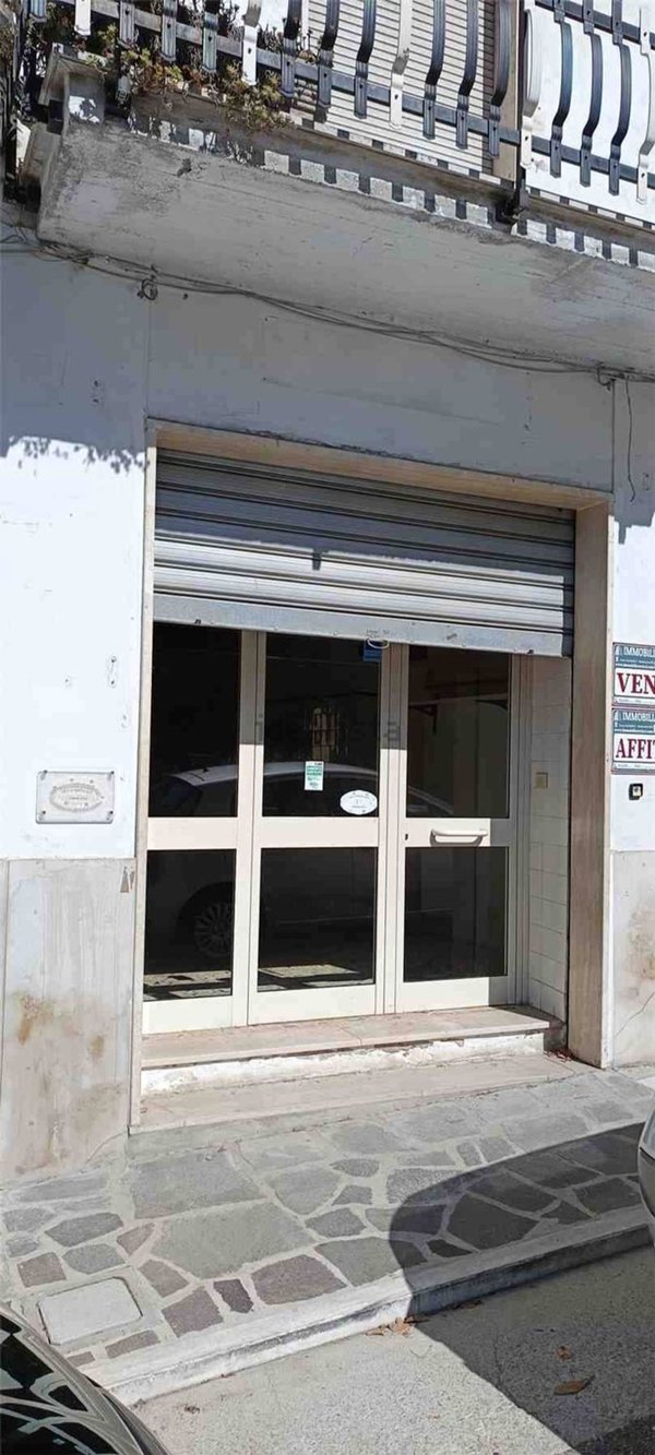 locale commerciale in affitto ad Aquino