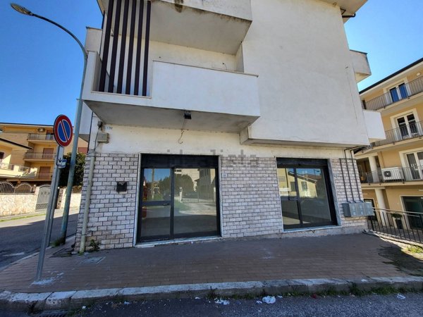 locale commerciale in affitto ad Atina