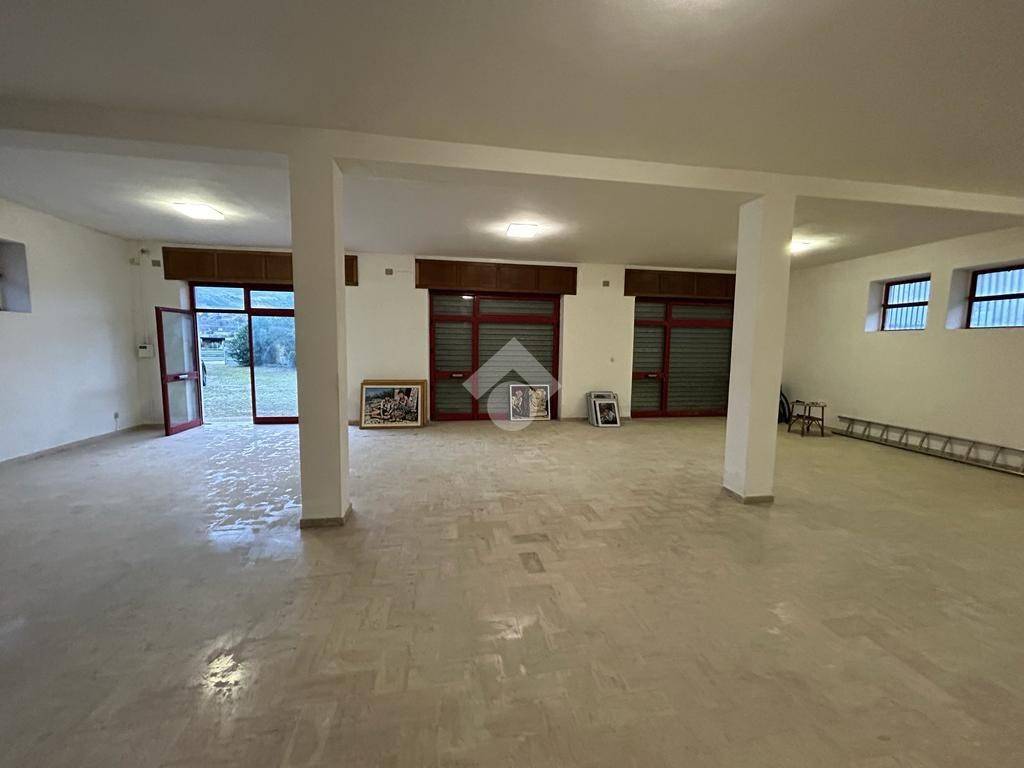 negozio in affitto ad Ausonia
