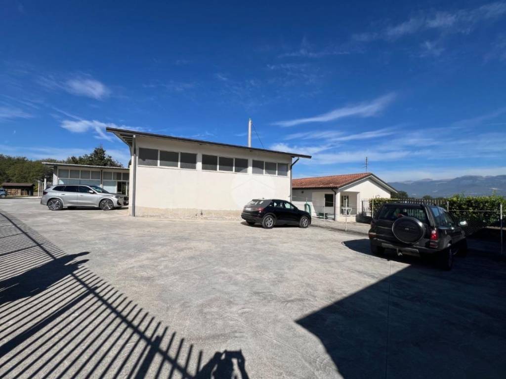 negozio in affitto a Cassino in zona Sant'Angelo in Theodice