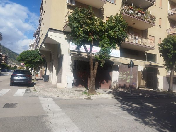 locale commerciale in affitto a Cassino