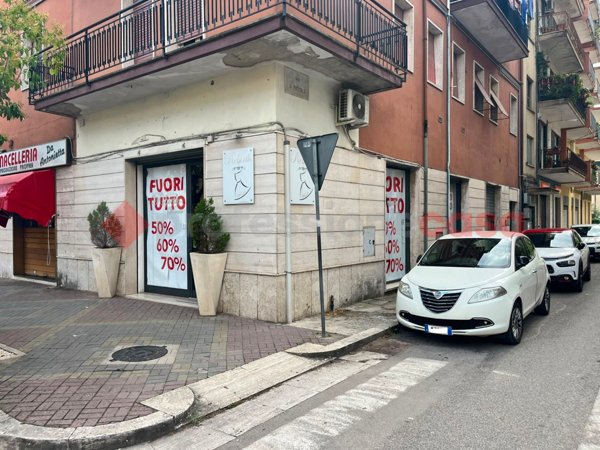 locale commerciale in affitto a Cassino