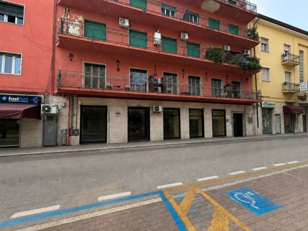 locale commerciale in affitto a Cassino