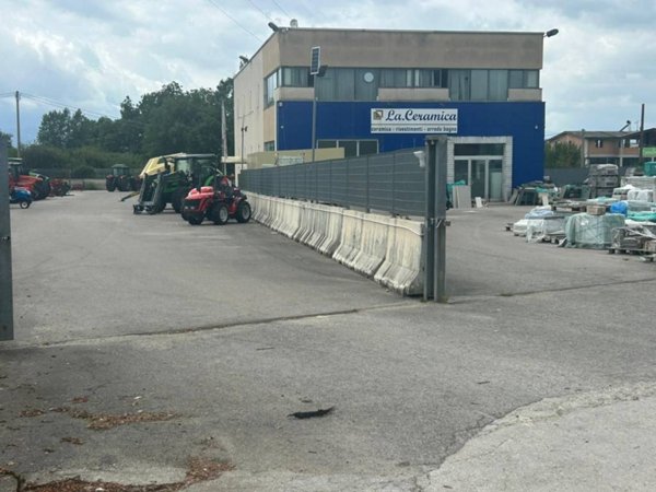 locale commerciale in affitto a Cassino