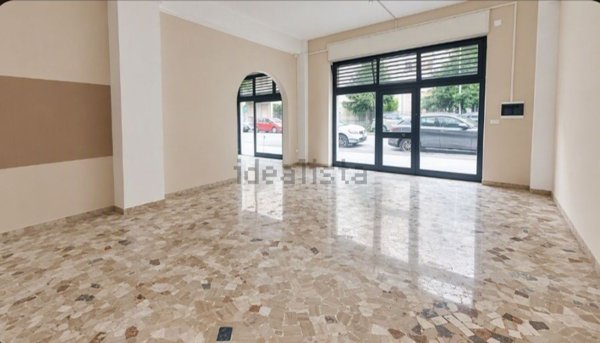locale commerciale in affitto a Cassino