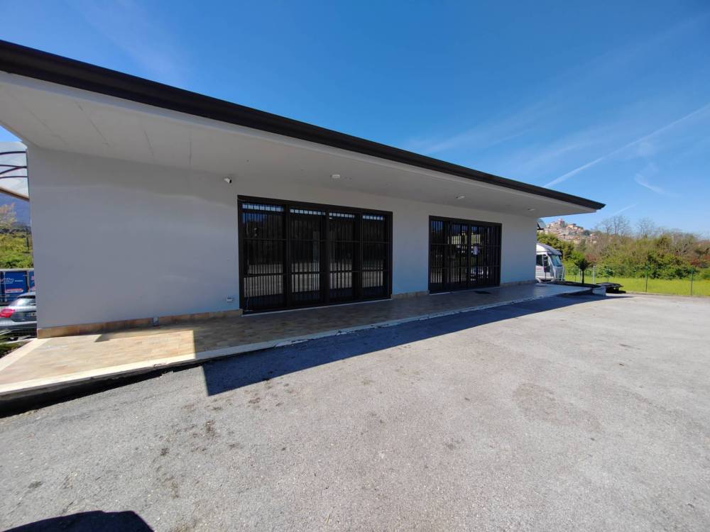 locale commerciale in affitto a Ceccano