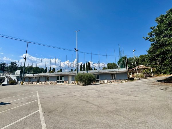 locale commerciale in affitto a Ceccano
