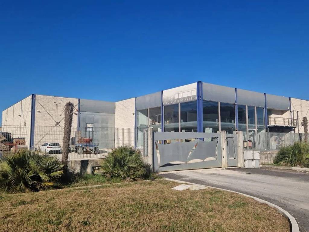 locale commerciale in affitto a Ceccano