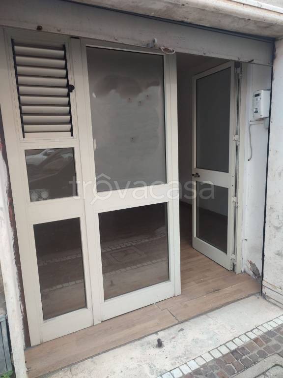 locale commerciale in affitto a Ceccano