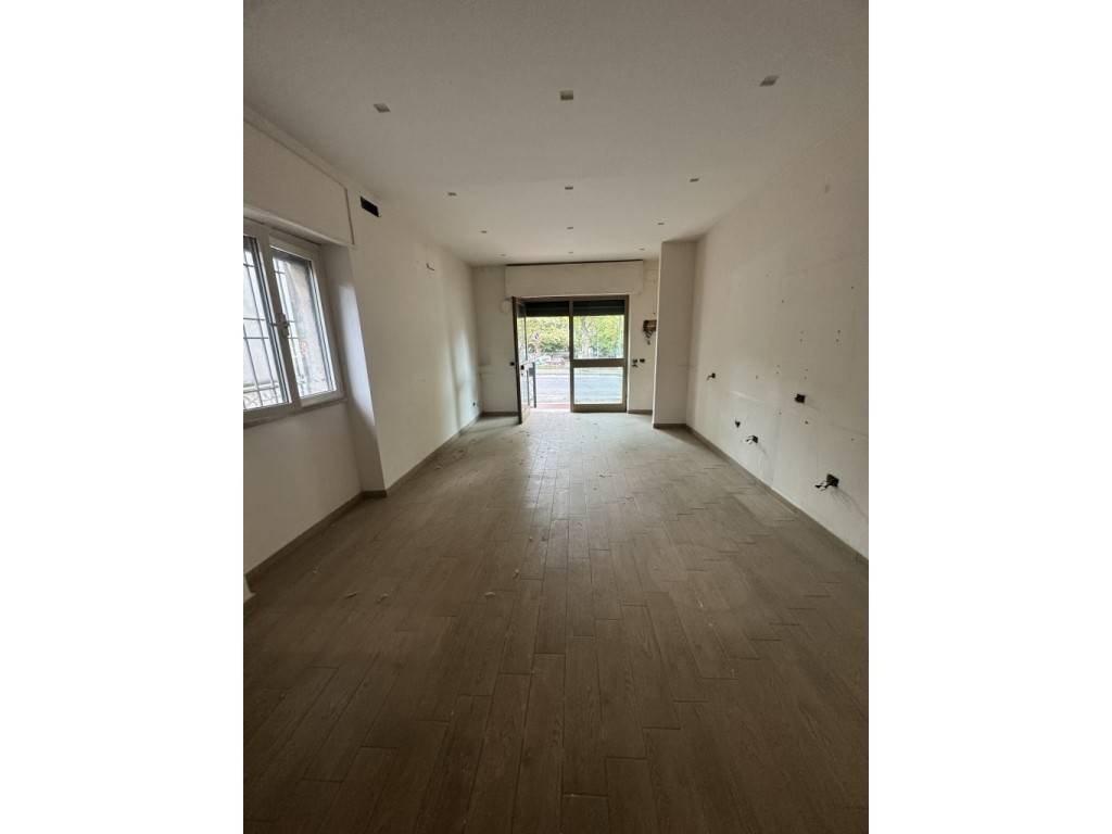 negozio in affitto a Ceccano