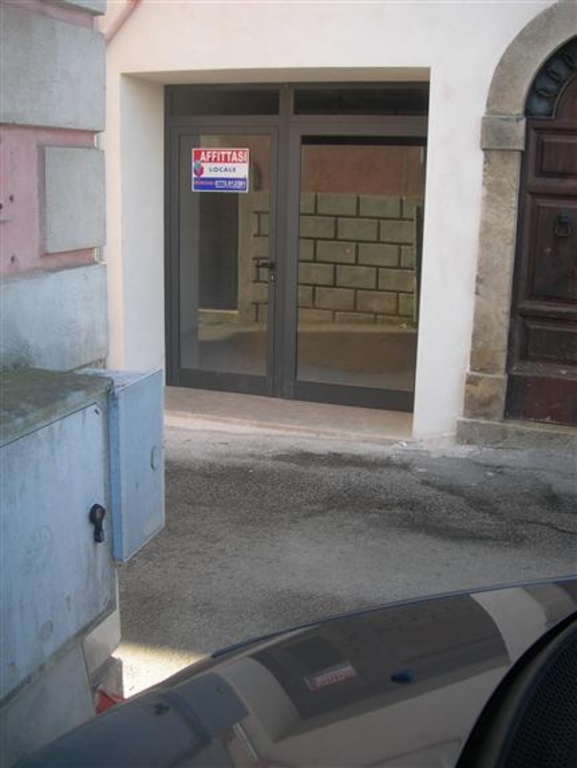 locale commerciale in affitto a Ceprano