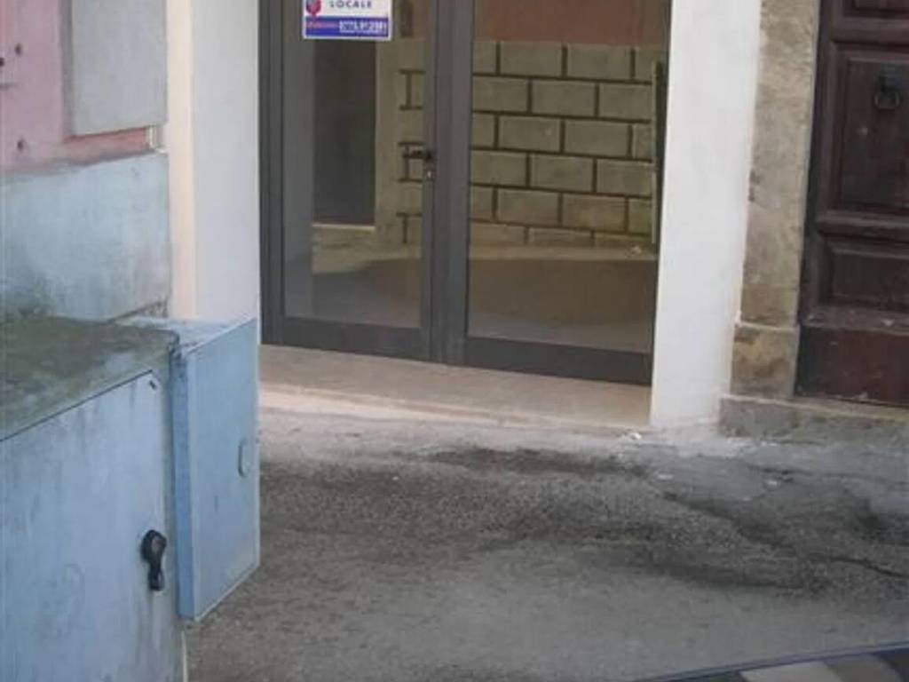 locale commerciale in affitto a Ceprano